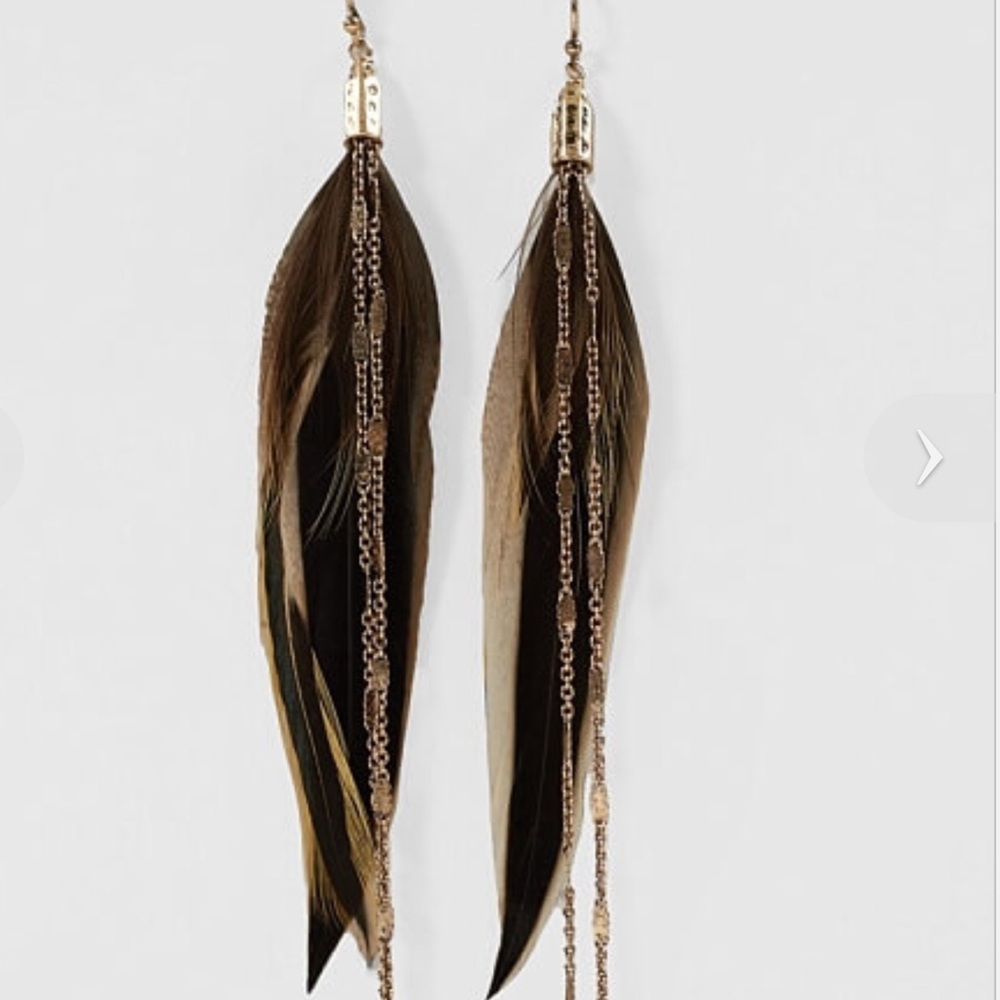 BKE Feather earings